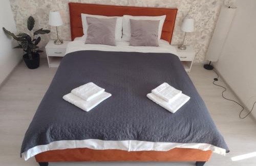 Sector 3 Apartment | Inviting Studio Brâncuși: Guest Rated 9.7/10 & Family Friendly