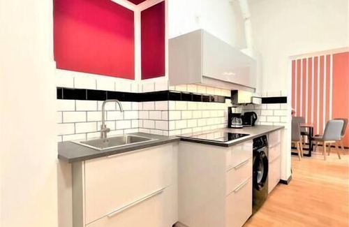 Rudolfsheim-Funfhaus Apartment | Inviting Suite Near Westbahnhof with Family-Friendly Amenities