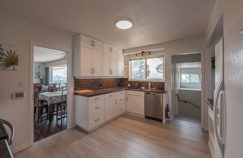 Okanagan-Similkameen House | Charming Lakeview Retreat with Pool & Spa in Naramata