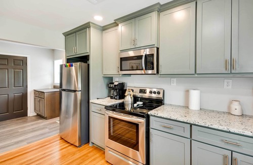 Tuskegee House | Family-Friendly Tuskegee Home with Kitchen & Spa Amenities
