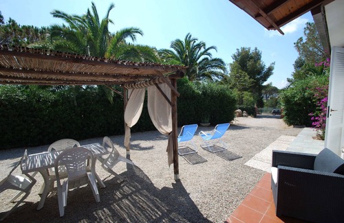 Lacona Apartment | Idyllic Two-Room Apartment with Ocean View & Private Garden