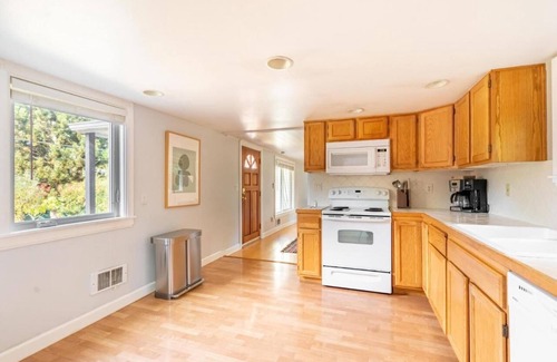 Greenwood House | Cozy Urban Retreat for Families in the Heart of the City