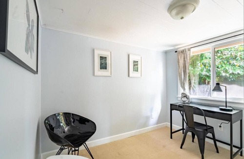 Greenwood House | Cozy Urban Retreat for Families in the Heart of the City