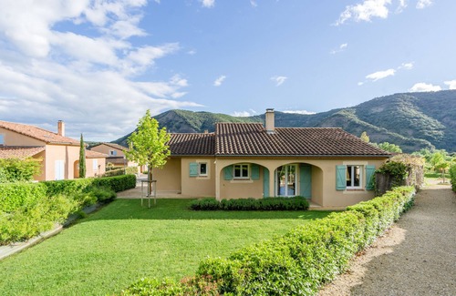 Vallon-Pont-d'Arc Villa | Idyllic Villa for 4 at Domaine Les Rives de l'Ardèche