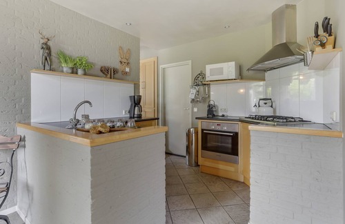Uden House | Inviting Nature Villa with Private Jacuzzi and Spa Retreat