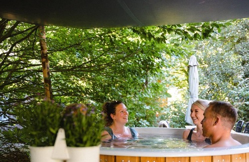 Uden House | Inviting Nature Villa with Private Jacuzzi and Spa Retreat