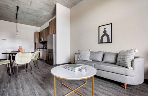 Near West Side Apartment | Inviting West Loop 1BR with Gym, Close to Fulton Market