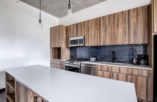 Near West Side Apartment | Inviting West Loop 1BR with Gym, Close to Fulton Market