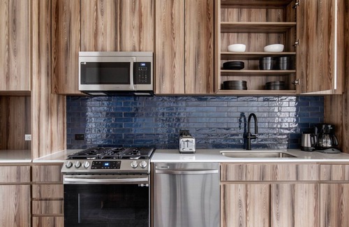 Near West Side Apartment | Inviting West Loop 1BR with Gym, Close to Fulton Market