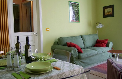 Old Town Apartment | Cozy Retreat in Historic Center with Pool and Breakfast