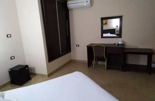 Madaba Hotel | Delilah Hotel: Deluxe Studio with Pool and Shared Kitchen