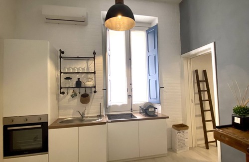 Brindisi Histotic Center Apartment | Minimalist Apartment with Unique Breakfast Bar Experience