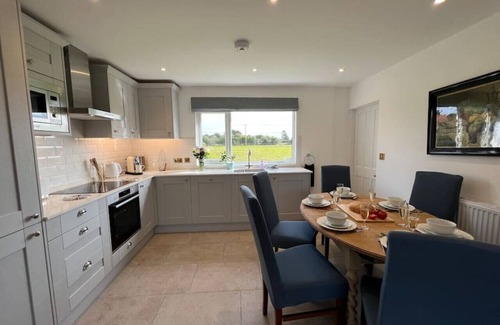 Ipswich House | Dell View - Cosy Retreat with Pet-Friendly Amenities