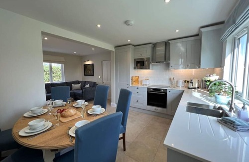 Ipswich House | Dell View - Cosy Retreat with Pet-Friendly Amenities