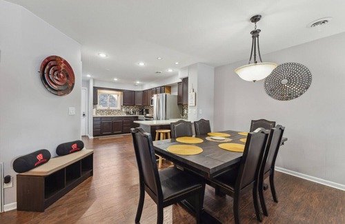 Lake Delton House | Experience Dells Lake Villa with Oceanfront Views & Pool