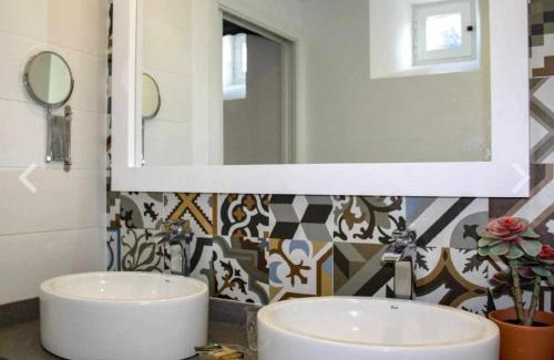 Haria Apartment | Delmás Hotel Emblemático: Family-Friendly with Pool & Hot Tub