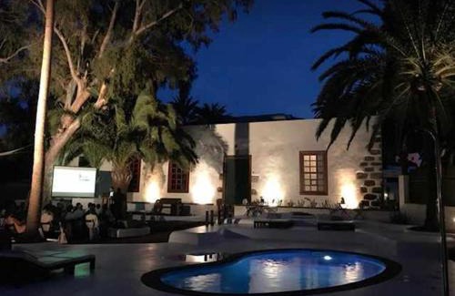 Haria Apartment | Delmás Hotel Emblemático: Family-Friendly with Pool & Hot Tub