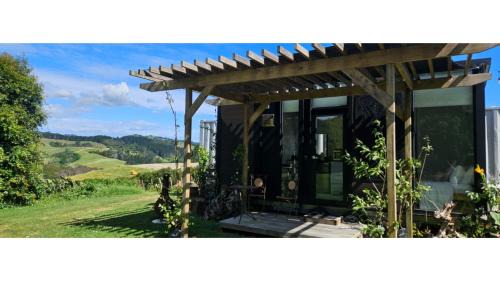 Whangarei House | Deloraine Tiny Retreat: Family-Friendly Getaway Awaits