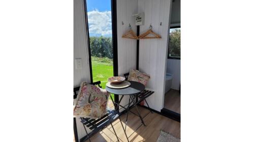 Whangarei House | Deloraine Tiny Retreat: Family-Friendly Getaway Awaits