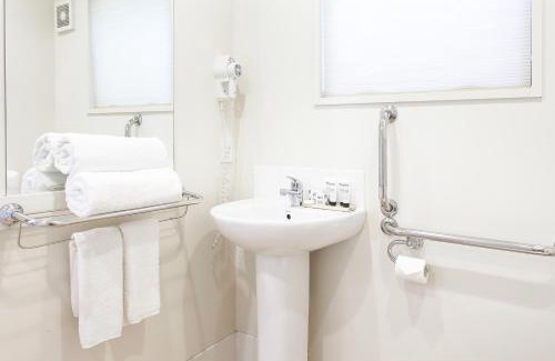 Nelson Apartment | Elegant Delorenzo Studio Apartments with Oceanfront Views