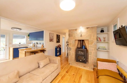 Mylor Cottage | Delphi BnB in Adelaide Hills: Family-Friendly Getaway