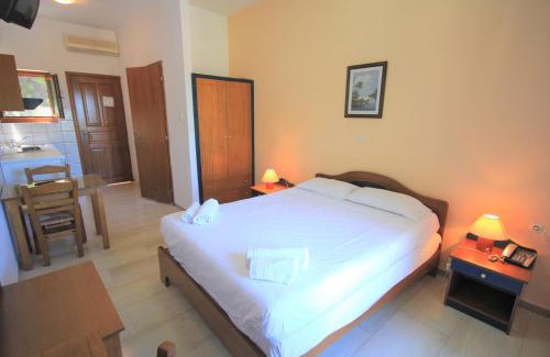 Neo Klima Apartment | Delphi Hotel: Oceanfront Escape with Family-Friendly Perks