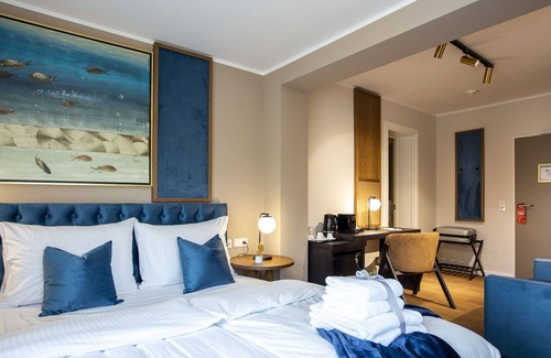 Neu Wulmstorf Hotel | Delphi Hotel & Restaurant: Guest Rated 9/10 with Family-Friendly Amenities