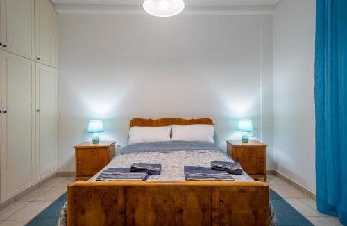 Delfoi Apartment | Delphian Colors - Blue Edition with Inviting Hot Tub