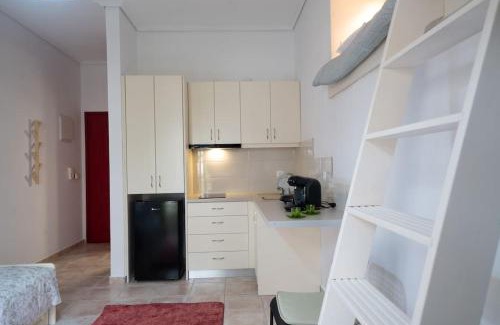 Delfoi Apartment | Family-Friendly Retreat at Delphian Colors - Red Edition
