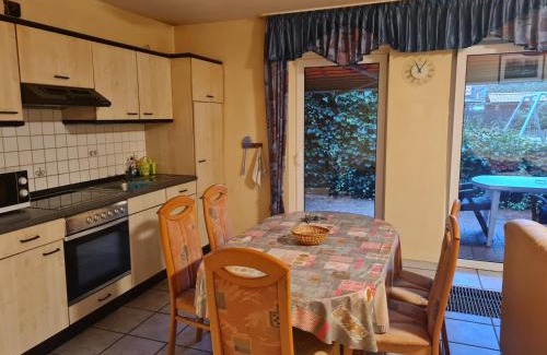 Heede Apartment | Exceptional Delphin Monteurwohnung: Pet & Child Friendly Retreat