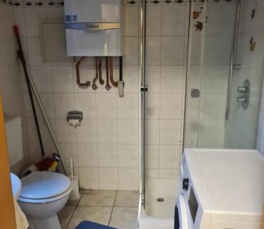 Heede Apartment | Exceptional Delphin Monteurwohnung: Pet & Child Friendly Retreat