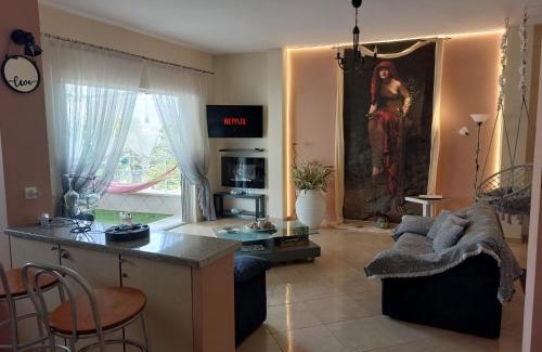 Itea Apartment | Experience Delphitea Philoxenia: Family-Friendly with Hot Tub