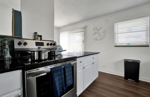 Delray Beach House | Family-Friendly Delray Beach Shark Tank with Pool & Kitchen