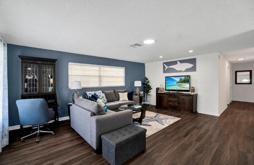 Delray Beach House | Family-Friendly Delray Beach Shark Tank with Pool & Kitchen