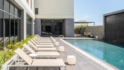 Sabah Al Salem Apartment | Oceanfront Delta Hotel Apartments with Pool & Breakfast