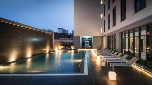Sabah Al Salem Apartment | Oceanfront Delta Hotel Apartments with Pool & Breakfast