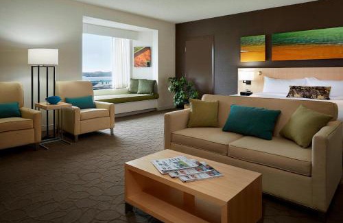 Queens Square Hotel | Discover Delta Hotels by Marriott Prince Edward: Pet-Friendly Retreat