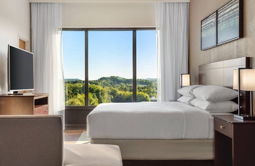 Bristol Hotel | Discover Delta Hotels by Marriott Bristol: Pool & Spa Retreat