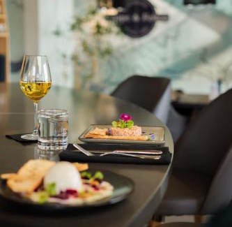 Sherbrooke Hotel | Discover Delta Hotels Sherbrooke with Family and Pet-Friendly Amenities