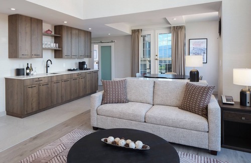 Kelowna Central Business District Hotel | Experience Delta Hotels by Marriott Grand Okanagan Resort