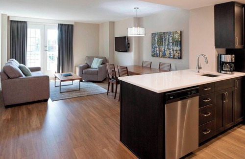 Kelowna Central Business District Hotel | Experience Delta Hotels by Marriott Grand Okanagan Resort