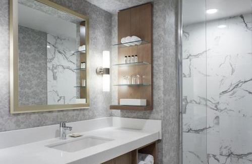 Downtown London Hotel | Discover Delta Hotels by Marriott London Armouries Today!