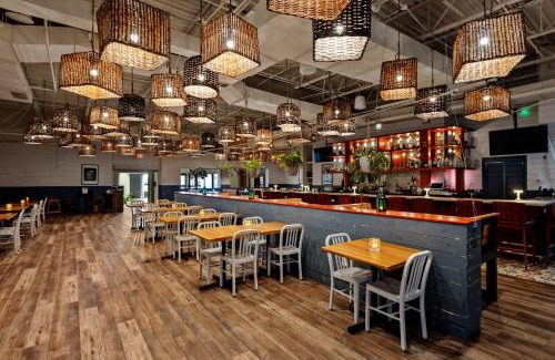 Mount Pleasant Hotel | Pet-Friendly Delta Hotels by Marriott Mount Pleasant Retreat