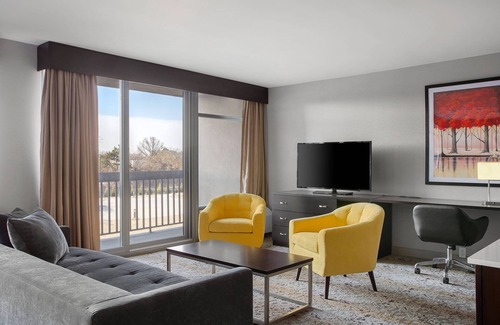 Somerset Hotel | Experience Delta Hotels by Marriott Somerset: 4-Star Comfort