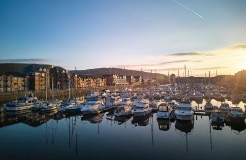 Castle Hotel | Experience Oceanfront Comfort at Delta Hotels Swansea