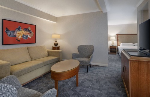 Swindon Hotel | Eco-Friendly Delta Hotels by Marriott Swindon with Pool & Spa
