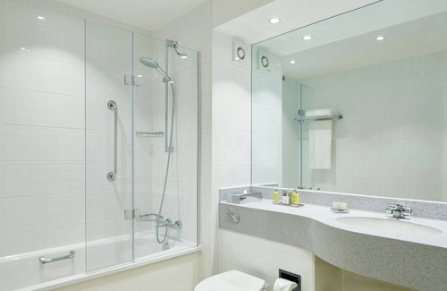 Trafford Hotel | Relaxing Delta Hotels Manchester Airport with Pool & Spa