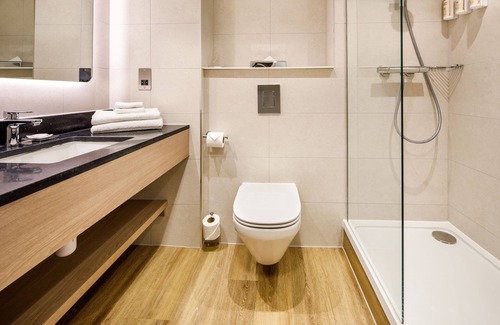 Bletchley Hotel | Relax at Delta Hotels Milton Keynes with Spa and Dining