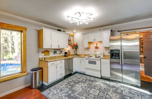 Delta Junction House | Delta Junction Retreat with Private Pool and Inviting Hot Tub