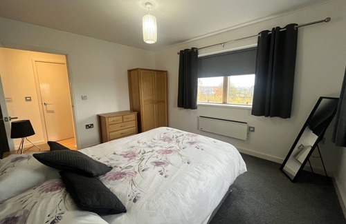 Wakefield Apartment | Comfortable 2 Bed Apartment Steps from Wakefield City Centre